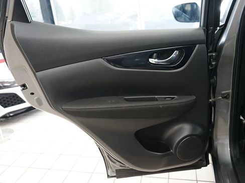 Used 2018 Nissan Rogue Sport SV image 40