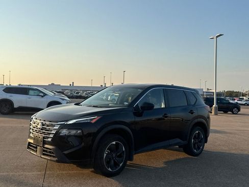 Certified 2024 Nissan Rogue SV FWD image 10