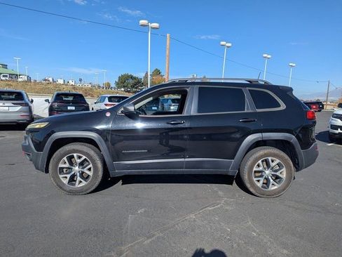 Used 2018 Jeep Cherokee Trailhawk image 7