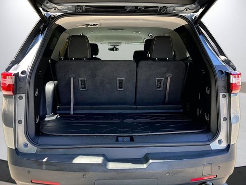 Used 2018 Chevrolet Traverse LT FWD image 25