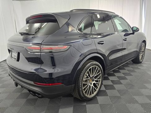 Certified 2023 Porsche Cayenne Platinum Edition AWD/4WD image 7