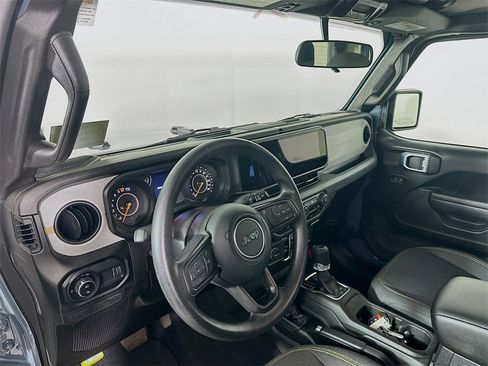 Used 2025 Jeep Gladiator Sport image 31