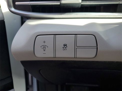 Used 2024 Hyundai Elantra Limited image 29