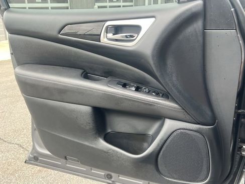 Used 2019 Nissan Pathfinder SV AWD/4WD image 33