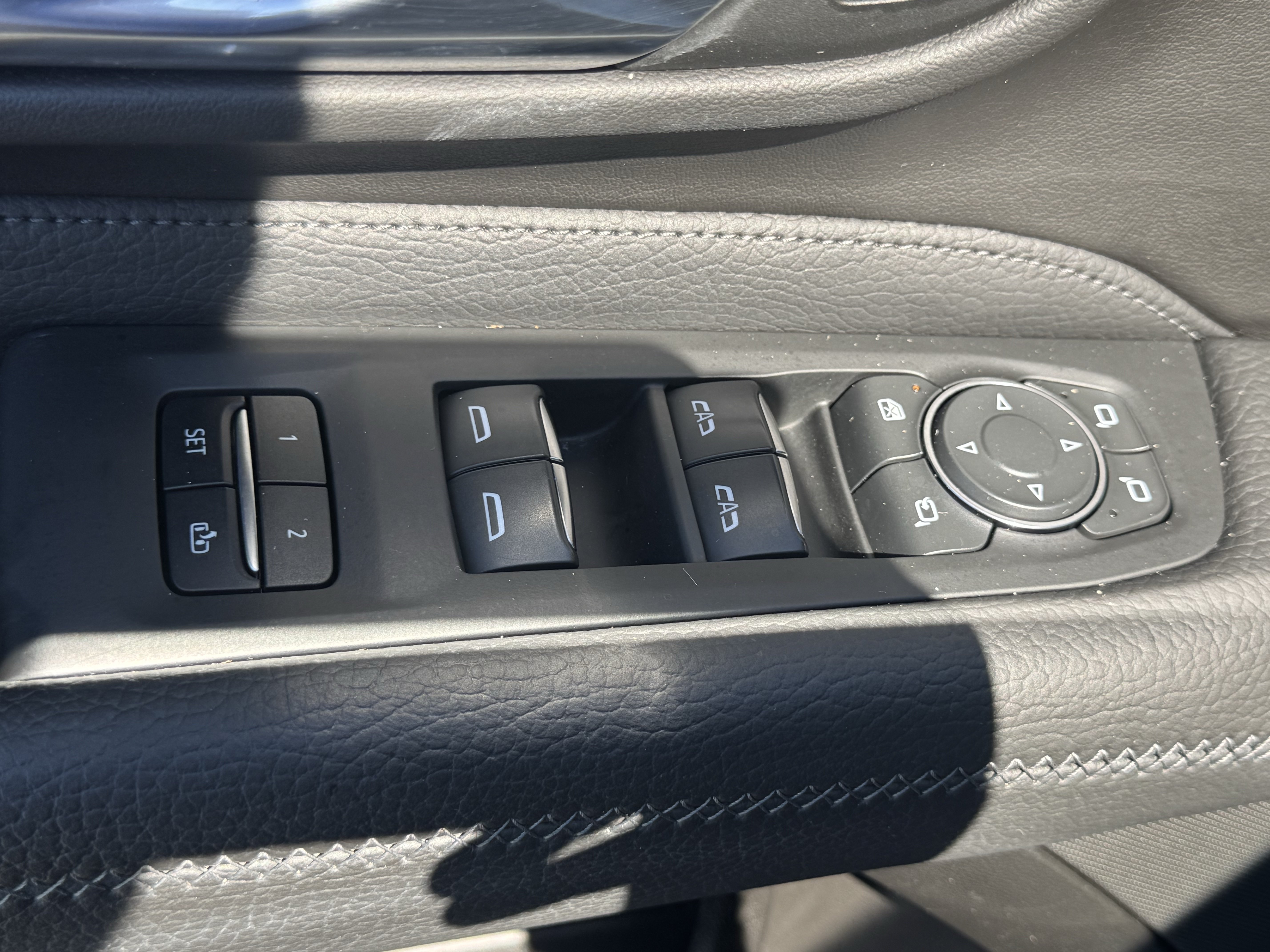 Used 2023 GMC Yukon XL Denali AWD/4WD image 16