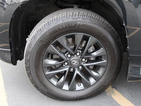 Used 2023 Lexus GX 460 Premium w/ Premium Package image 36