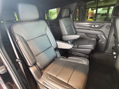 Used 2021 GMC Yukon Denali w/ Denali Premium Package RWD image 32