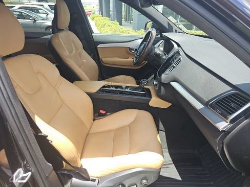 Used 2017 Volvo XC90 T6 Momentum w/ Vision Package AWD/4WD image 18