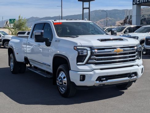 Certified 2025 Chevrolet Silverado 3500 High Country w/ Technology Package AWD/4WD image 8