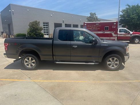 Used 2018 Ford F150 XLT w/ Equipment Group 302A Luxury AWD/4WD image 4