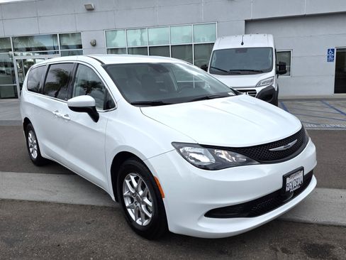 Certified 2023 Chrysler Voyager LX image 6