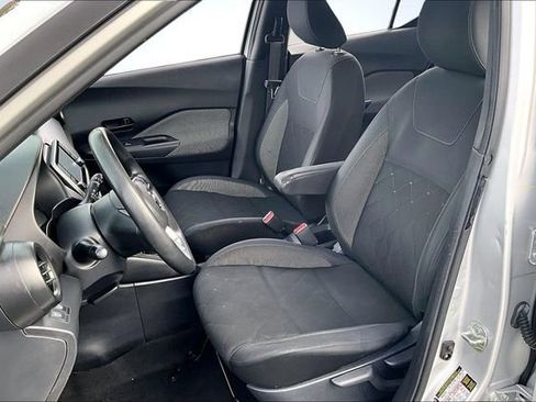 Used 2019 Nissan Kicks S image 20