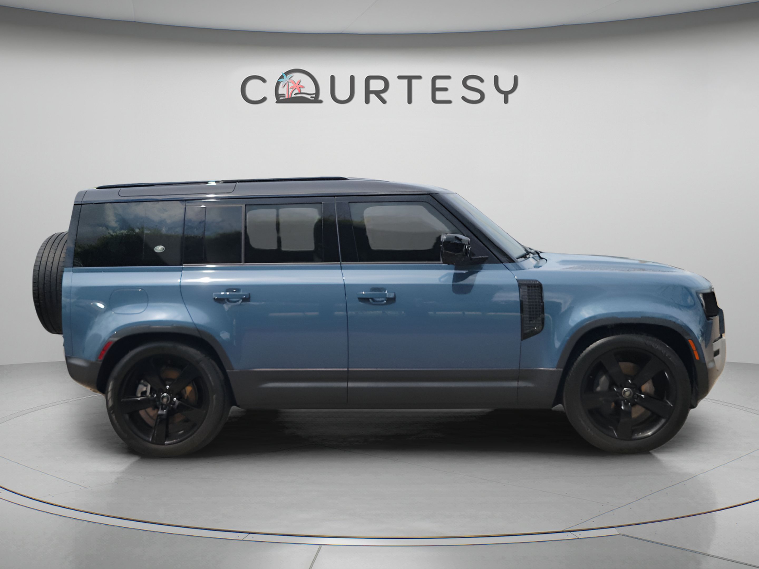 Used 2023 Land Rover Defender 110 S AWD/4WD image 12
