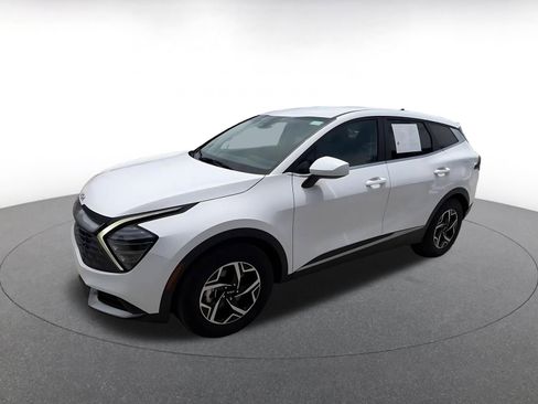 Used 2025 Kia Sportage LX FWD image 9