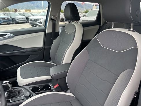 New 2026 Volkswagen Taos SE AWD/4WD image 22