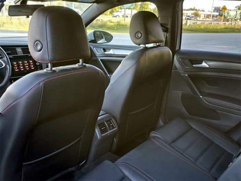 Used 2019 Volkswagen GTI SE image 25