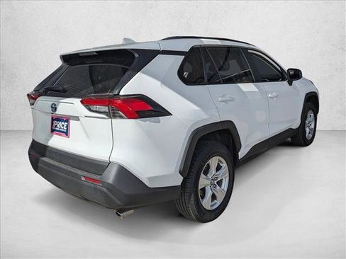 Used 2021 Toyota RAV4 LE image 5