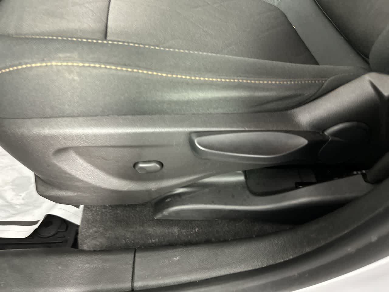 Used 2020 Chevrolet Trax LT FWD image 12