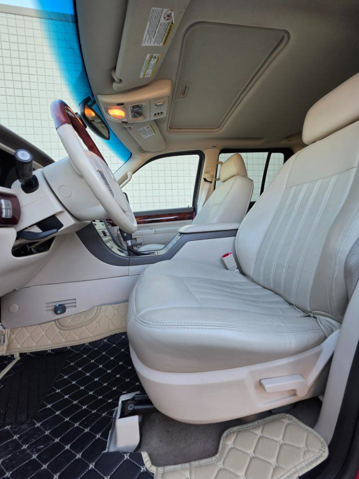 Used 2004 Lincoln Aviator AWD image 13