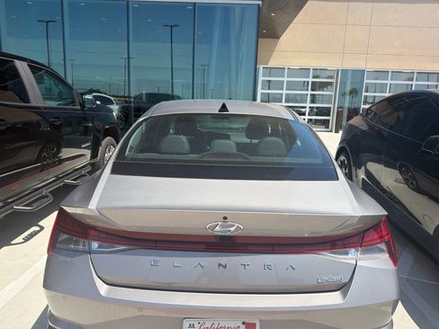 Used 2023 Hyundai Elantra Limited FWD image 5