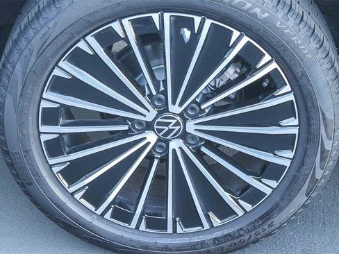 Used 2025 Volkswagen Taos SE image 11