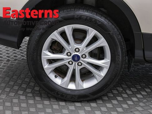Used 2018 Ford Escape SE w/ SE Sync 3 Package AWD/4WD image 30