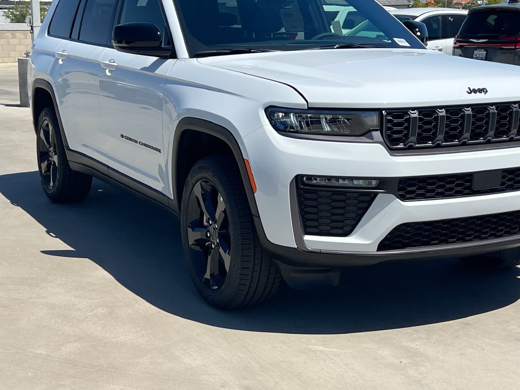 New 2026 Jeep Grand Cherokee L Limited w/ Limited Altitude Package AWD/4WD image 8