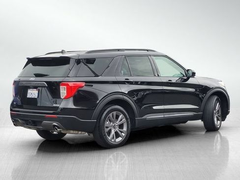 Certified 2023 Ford Explorer XLT w/ Equipment Group 202A AWD/4WD image 4