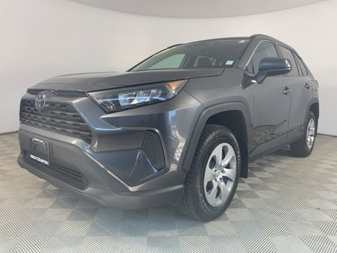 Used 2021 Toyota RAV4 LE image 3