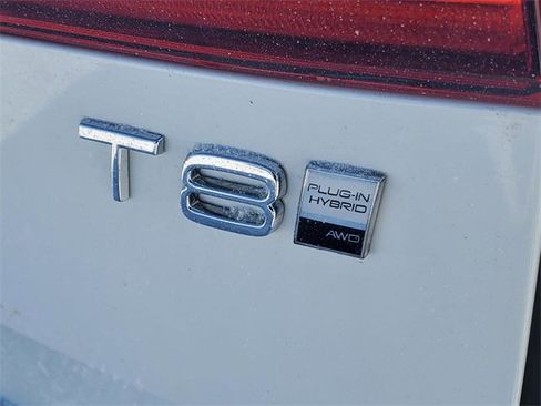 Certified 2025 Volvo XC60 T8 Plus w/ Protection Package Premier image 8