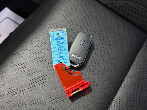 Certified 2024 Kia Seltos SX w/ SX Sunroof Package AWD/4WD image 32