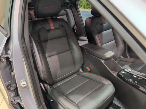 Used 2025 Chevrolet Trax RS w/ Driver Confidence Package image 44