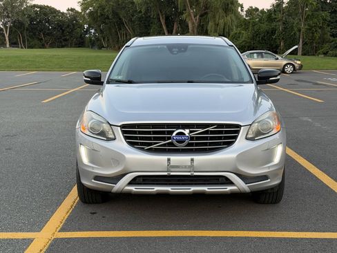 Used 2017 Volvo XC60 T5 Dynamic w/ Preferred Option Package AWD/4WD image 3