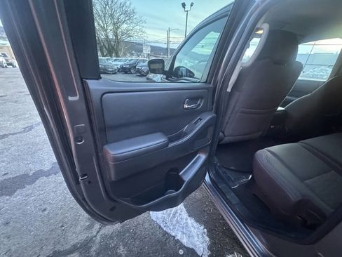Used 2022 Nissan Frontier SV image 14
