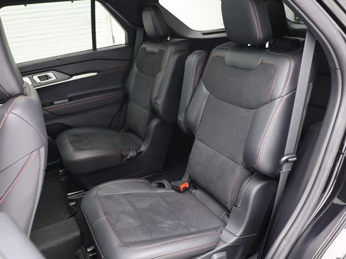 Used 2025 Ford Explorer ST image 13