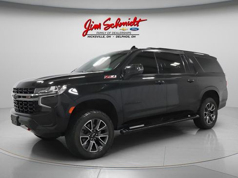 Used 2021 Chevrolet Suburban Z71 w/ Luxury Package AWD/4WD image 2