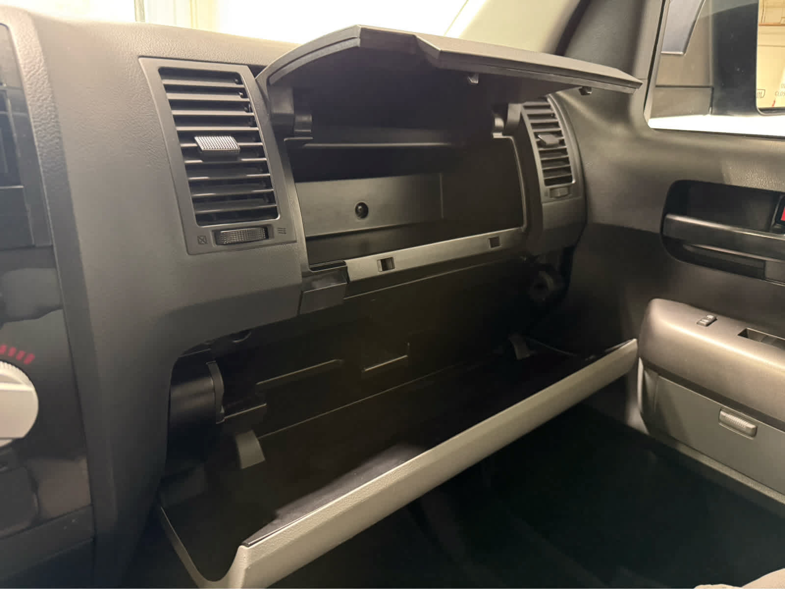 Used 2013 Toyota Tundra 4x4 CrewMax w/ Tow Pkg image 21