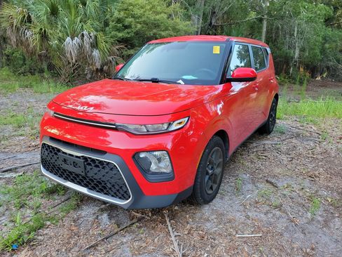 Used 2022 Kia Soul LX w/ Technology Package FWD image 2