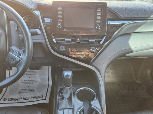 Used 2024 Toyota Camry SE image 14