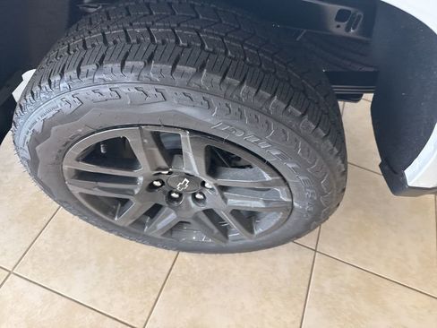 New 2025 Chevrolet Colorado Z71 w/ Z71 Convenience Package 2 image 11