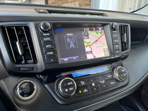 Used 2018 Toyota RAV4 Adventure AWD/4WD image 33