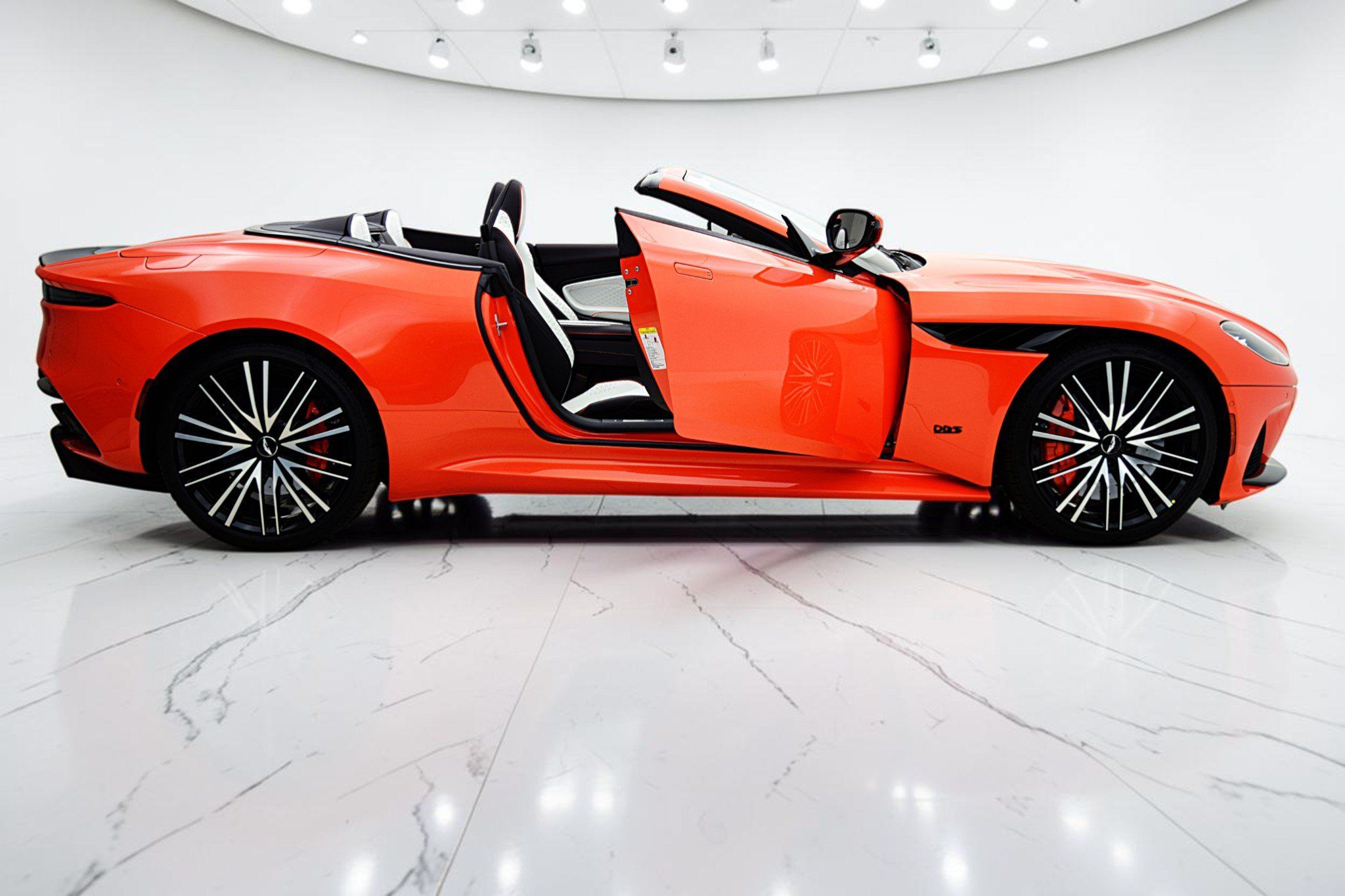 Used 2023 Aston Martin DBS Superleggera Volante RWD image 15