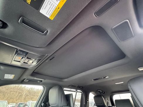 Used 2024 Lexus LX 600 4WD w/ Luxury Package image 16