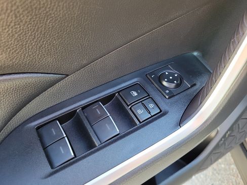 Used 2024 Toyota RAV4 XLE FWD image 22
