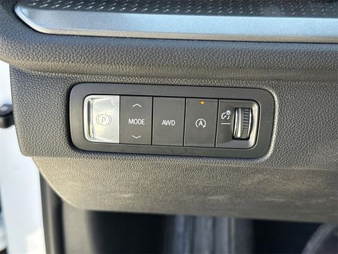 Used 2024 Chevrolet Traverse LT image 17