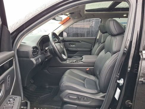Used 2024 Honda Pilot Touring image 19