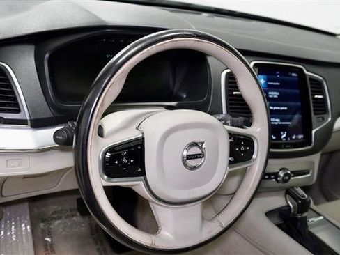 Used 2016 Volvo XC90 T6 Momentum image 12
