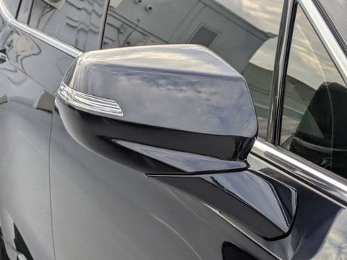Used 2021 Cadillac XT6 Premium Luxury w/ LPO, Floor Liner Package FWD image 11