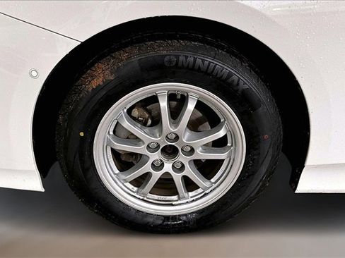 Used 2021 Toyota Prius LE image 29