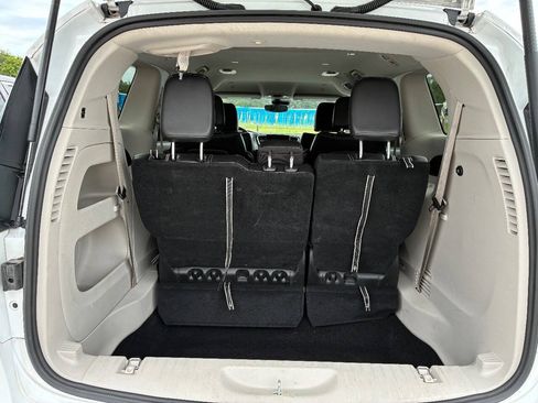 Used 2024 Chrysler Pacifica Touring-L FWD image 31